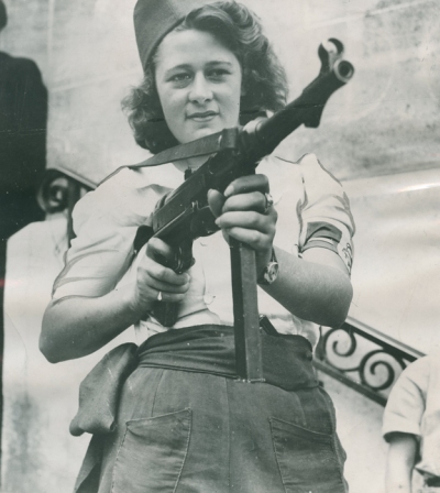 Photographe anonyme, Simone Segouin, résistante française, 1945